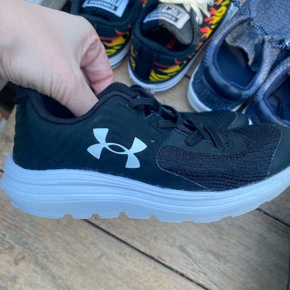 5 pairs toddler shoes size 11 - Picture 4 of 7